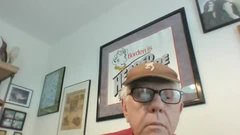 Snapshot of bestshot1951 chatting on December 2024 01:55:02 PM bestshot1951 online show from December 2024 01:55:02 PM