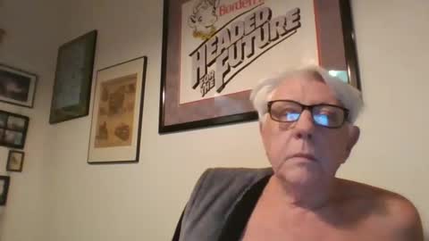 Snapshot of bestshot1951 chatting on February 2025 11:52:02 PM bestshot1951 online show from February 2025 11:52:02 PM