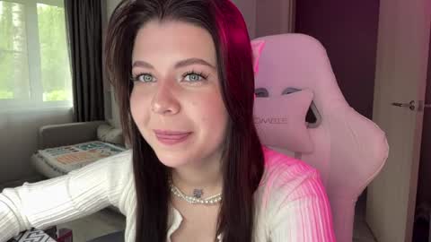 Snapshot of bethelsimensky chatting on May 2026 12:44:01 PM Airin online show from May 2026 12:44:01 PM