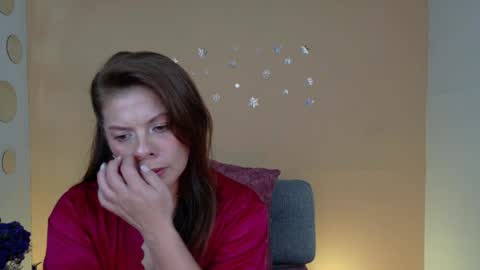 Snapshot of betsy_anub chatting on May 2026 05:43:01 PM LINDA online show from May 2026 05:43:01 PM
