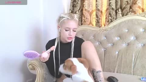 Betty and Oscar online show from March 2025 08:30:01 AM