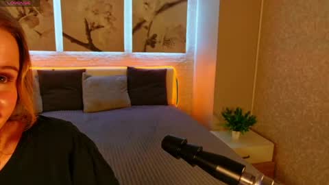 Snapshot of bettyrouse chatting on April 2026 08:18:01 PM Betty online show from April 2026 08:18:01 PM