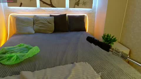 Snapshot of bettyrouse chatting on April 2026 08:23:01 PM Betty online show from April 2026 08:23:01 PM