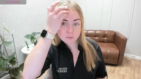 Snapshot of bettyurbane chatting on November 2025 04:59:02 AM Mila Sweet online show from November 2025 04:59:02 AM