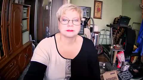 BeverlyQCynia online show from October 2025 10:13:02 AM