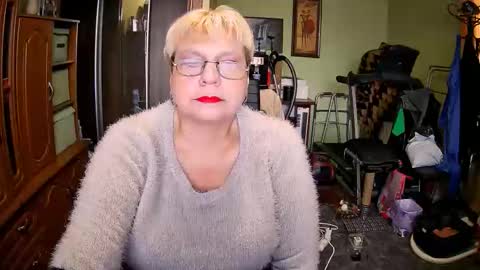 BeverlyQCynia online show from October 2025 10:56:02 AM