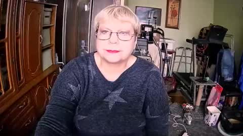 BeverlyQCynia online show from November 2025 12:16:01 PM