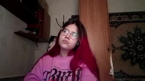 Snapshot of beverlytraver chatting on April 2026 10:50:02 AM Mia online show from April 2026 10:50:02 AM