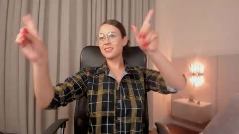 Bian  online show from November 2025 03:52:01 AM