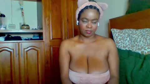 Snapshot of bianca_ebony chatting on February 2025 09:49:01 PM bianca ebony online show from February 2025 09:49:01 PM