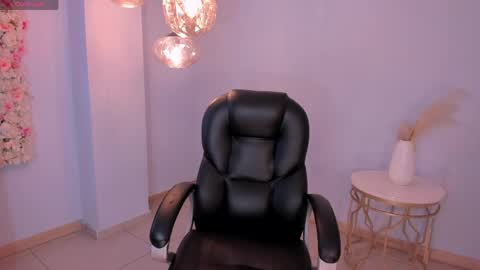 Snapshot of biancapierce_ chatting on April 2026 12:02:01 PM Bianca Pierce online show from April 2026 12:02:01 PM