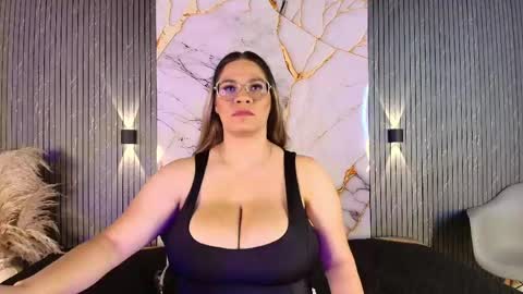 Snapshot of big_tits_in_your_face chatting on April 2026 08:25:02 PM Tell me Sophia online show from April 2026 08:25:02 PM