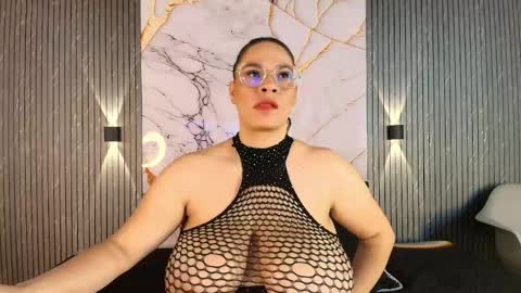 Snapshot of big_tits_in_your_face chatting on April 2026 08:34:02 PM Tell me Sophia online show from April 2026 08:34:02 PM