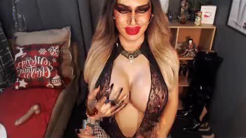 Snapshot of bigbomblhoraine chatting on February 2025 01:44:02 AM Loraine Cruz online show from February 2025 01:44:02 AM