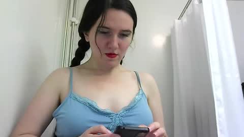 Isabella online show from September 2025 12:05:01 AM