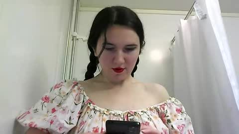 Isabella online show from November 2025 08:36:02 AM