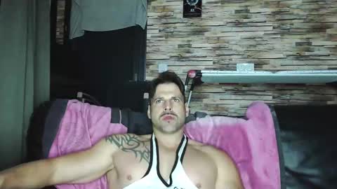 Snapshot of bigboyband chatting on December 2025 05:32:01 PM Bigboyband online show from December 2025 05:32:01 PM