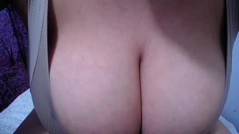 Snapshot of bigg_boobs_xxx chatting on July 2026 01:58:33 AM Sunny online show from July 2026 01:58:33 AM