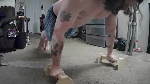 Snapshot of biggerisbetter21 chatting on December 2024 12:44:01 AM biggerisbetter21 online show from December 2024 12:44:01 AM