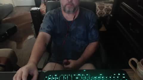 Snapshot of bighugmugg chatting on October 2025 07:56:02 PM bighugmugg online show from October 2025 07:56:02 PM
