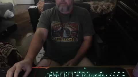 Snapshot of bighugmugg chatting on November 2025 10:04:01 PM bighugmugg online show from November 2025 10:04:01 PM
