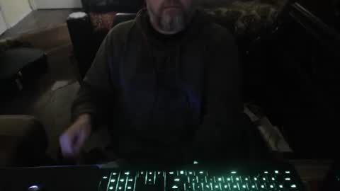 Snapshot of bighugmugg chatting on March 2026 11:05:01 AM bighugmugg online show from March 2026 11:05:01 AM