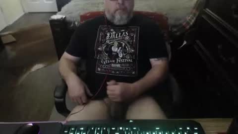 Snapshot of bighugmugg chatting on May 2026 08:16:01 PM bighugmugg online show from May 2026 08:16:01 PM