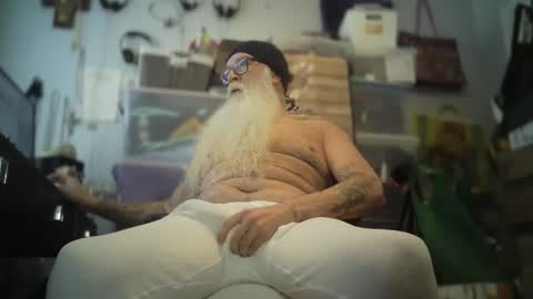 bigjeff01 online show from December 2025 04:12:02 PM