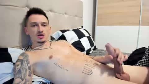 Snapshot of bigjustinnn chatting on November 2025 09:25:02 PM bigjustinnn online show from November 2025 09:25:02 PM