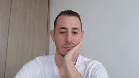 Snapshot of bigonehott chatting on October 2025 02:50:01 PM online show from October 2025 02:50:01 PM