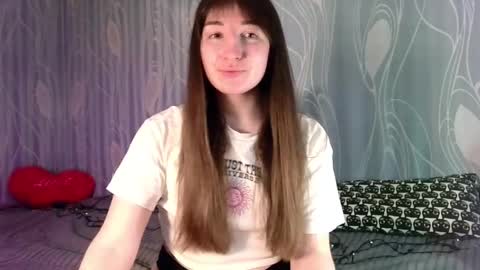 Snapshot of birdie_kiss chatting on May 2026 01:28:02 PM birdie_kiss online show from May 2026 01:28:02 PM