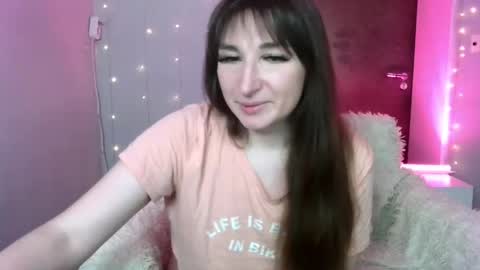 Snapshot of birdie_kiss chatting on May 2026 09:00:01 PM birdie_kiss online show from May 2026 09:00:01 PM