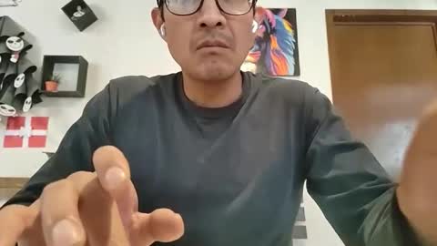 Manu O online show from April 2026 07:33:02 PM