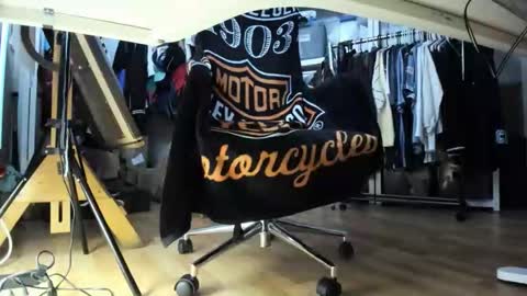 bisexualjay online show from November 2025 02:53:02 PM