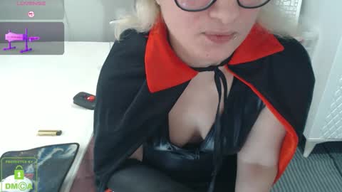 bisex woman online show from October 2025 05:30:01 AM