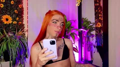 Snapshot of bitch_capelli chatting on October 2025 02:34:01 AM .. .. online show from October 2025 02:34:01 AM