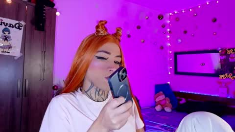 Snapshot of bitch_capelli chatting on December 2025 05:46:02 AM .. .. online show from December 2025 05:46:02 AM