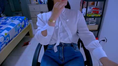 Snapshot of bittermomxxx chatting on April 2026 10:15:01 PM bittermomxxx online show from April 2026 10:15:01 PM