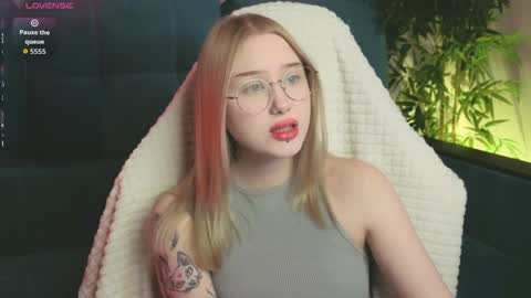 Snapshot of bjliki chatting on April 2026 08:19:01 AM Julia online show from April 2026 08:19:01 AM