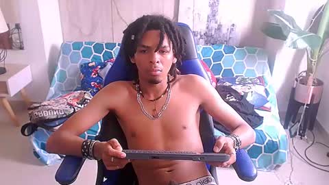 Snapshot of black_dreadlocks chatting on December 2024 02:37:01 PM Black online show from December 2024 02:37:01 PM