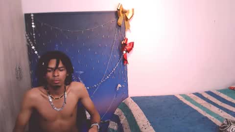 Snapshot of black_dreadlocks chatting on December 2024 07:10:01 PM Black online show from December 2024 07:10:01 PM