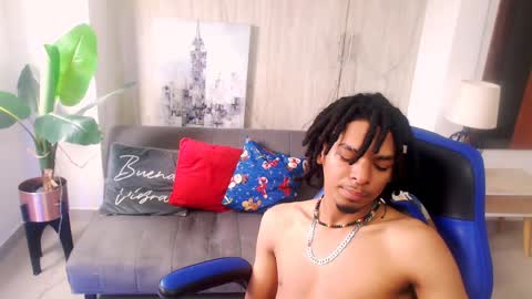 Snapshot of black_dreadlocks chatting on December 2024 03:47:02 PM Black online show from December 2024 03:47:02 PM