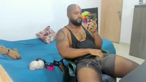Snapshot of black_man_sexy chatting on October 2025 03:06:01 AM BIGCOCK online show from October 2025 03:06:01 AM