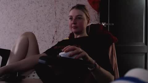 Sasha and Bella online show from February 2025 11:05:01 AM