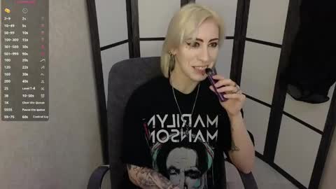 Snapshot of black_orchides chatting on April 2026 08:40:01 AM Emily online show from April 2026 08:40:01 AM