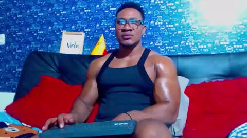 Snapshot of black_seus85 chatting on December 2025 12:18:02 AM duglas online show from December 2025 12:18:02 AM