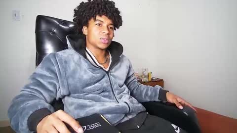 Snapshot of black_tentationx chatting on February 2025 02:56:02 AM black_tentationx online show from February 2025 02:56:02 AM