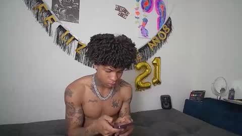 Snapshot of black_tentationx chatting on December 2025 01:42:01 PM black_tentationx online show from December 2025 01:42:01 PM