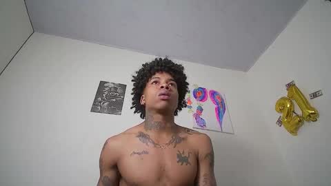 Snapshot of black_tentationx chatting on December 2025 06:04:01 PM black_tentationx online show from December 2025 06:04:01 PM