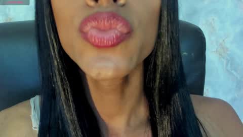 Snapshot of blackbeauty_ts chatting on January 2025 11:04:02 AM Nina online show from January 2025 11:04:02 AM